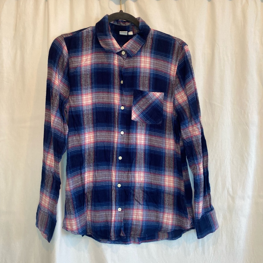 GAP Women’s Navy and Pink Plaid Button Down Shirt